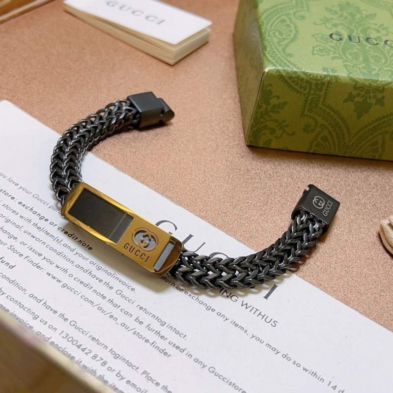 G*u*i bracelets